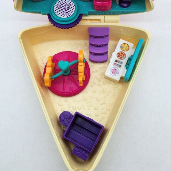 Polly Pocket Cake Slice Playset - Picture 4 of 8